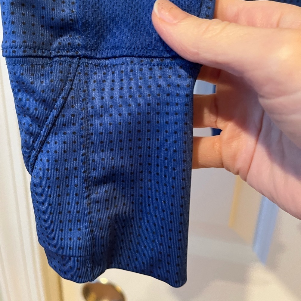 XS Vineyard Vines performance quarter zip in blue/black - Picture 6 of 12